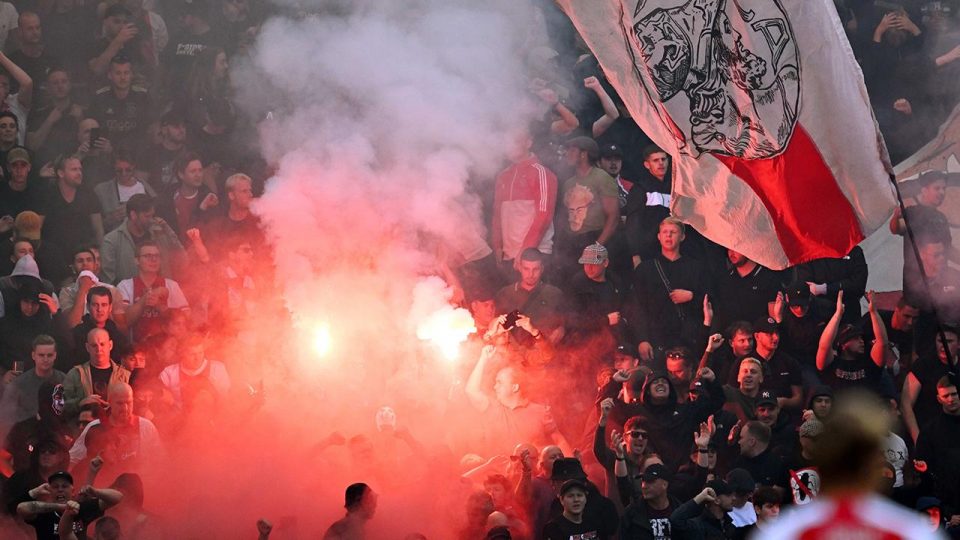 Ajax-Feyenoord maçı yarıda kaldı
