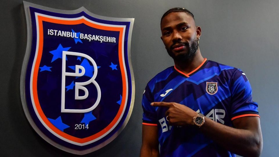 Başakşehir Emmanuel Dennis’i kadrosuna kattı