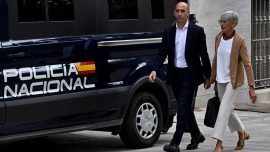 İspanya’da eski federasyon başkanı Luis Rubiales cinsel taciz suçlamasından ifade verdi