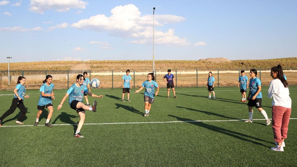 Muşlu kadın futbolcular 2. Lig hedefiyle play-in maçlarına hazırlanıyor