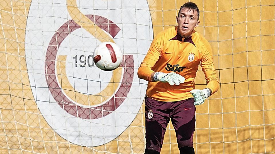 Galatasaray-Beşiktaş derbilerinin en deneyimlisi Fernando Muslera