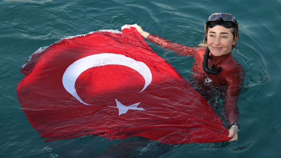 Milli sporcu Şahika Ercümen’den ‘100. Yıl’ dalışı