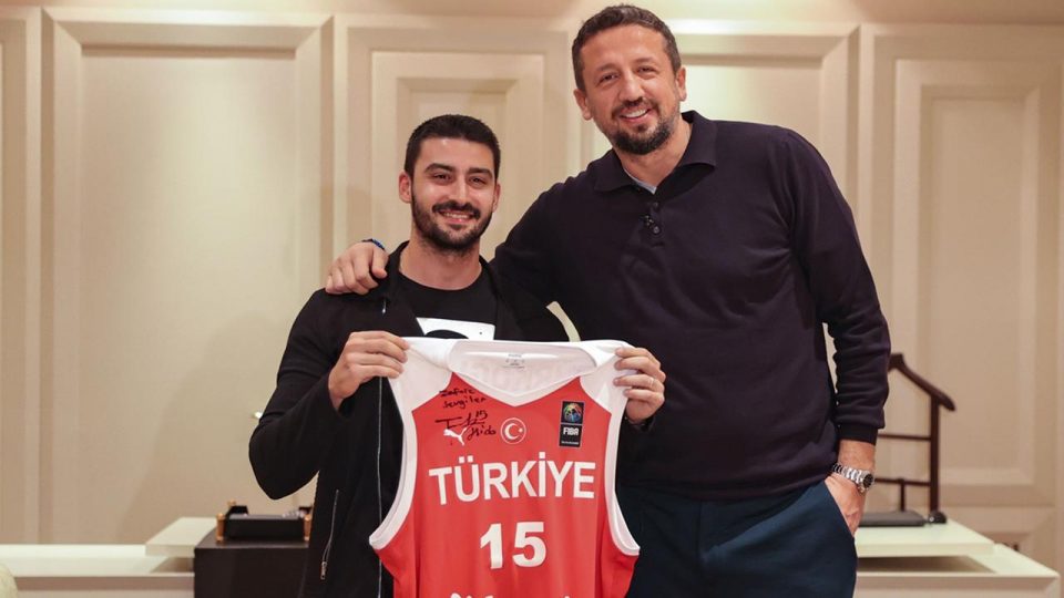 Hidayet Türkoğlu 21 yıl önce kendisine mektup yazan hayranıyla buluştu