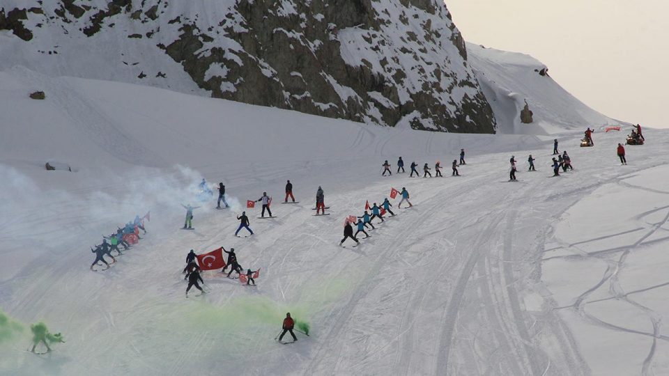 Hakkari’de kayak sezonu açıldı
