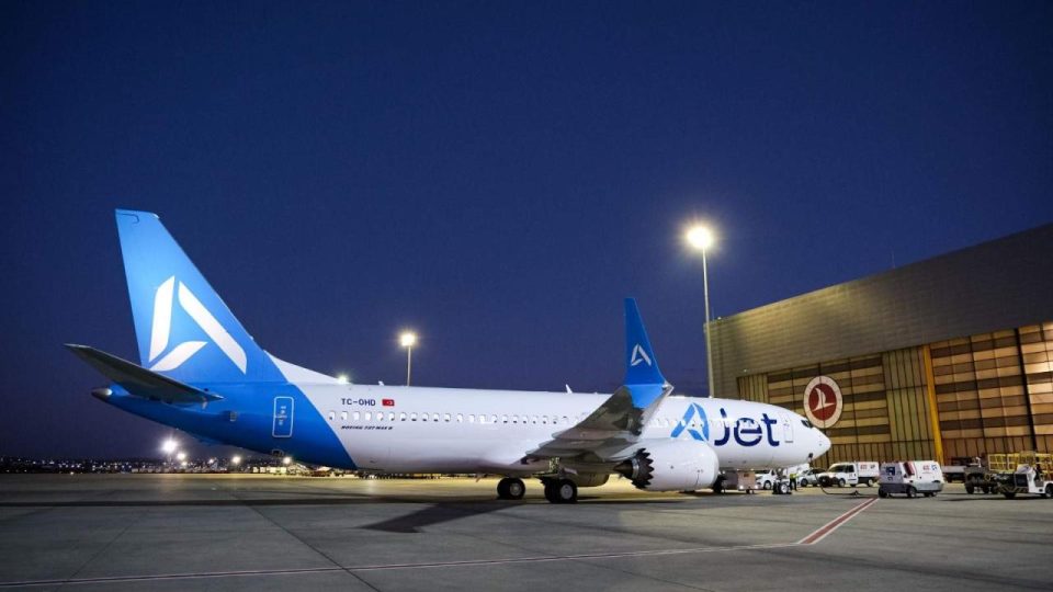 AJet’in üçüncü yeni uçağı İstanbul’a geldi